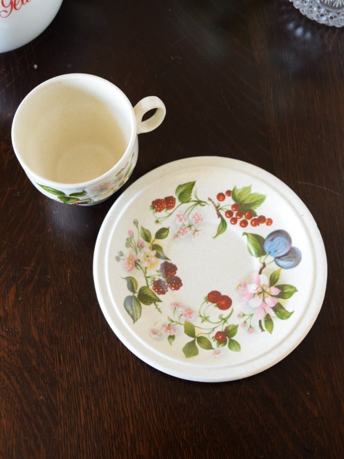 英国アンティークのおしゃれな食器