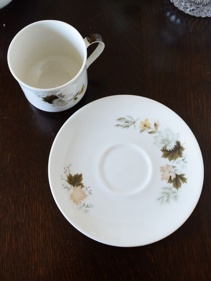 英国アンティークのおしゃれな食器