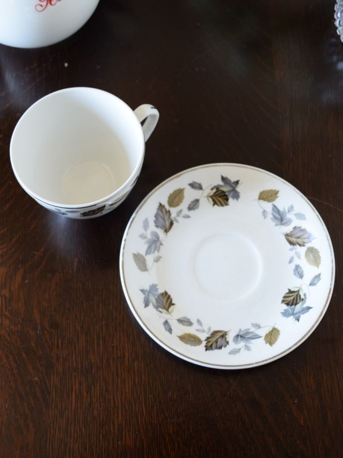 英国アンティークのおしゃれな食器