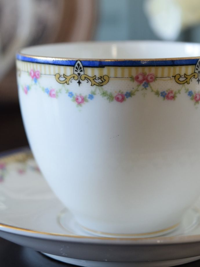 アンティークのお洒落な食器、ドイツのc.t.アルトワッサーのカップ