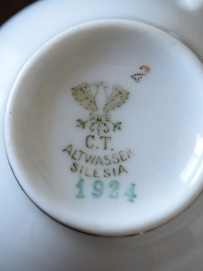 アンティークのお洒落な食器、ドイツのc.t.アルトワッサーのカップ