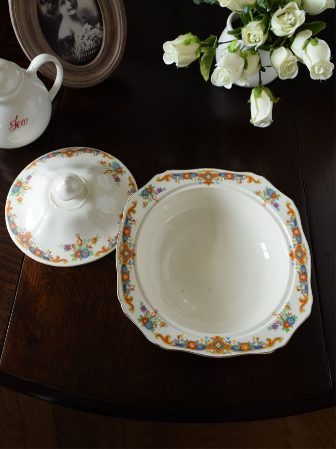 おしゃれなアンティークの食器