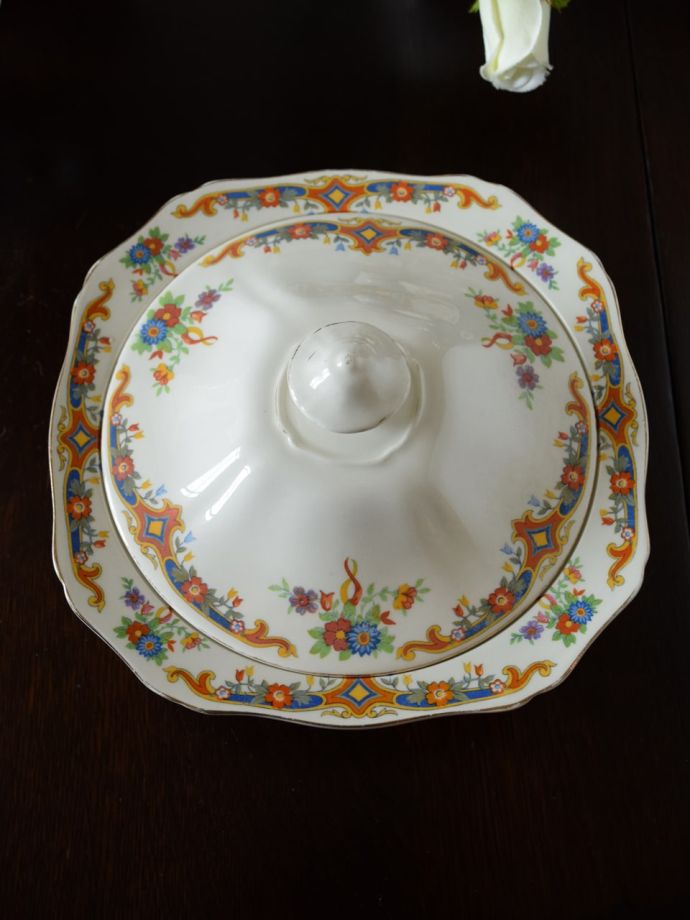 英国アンティークのおしゃれな食器