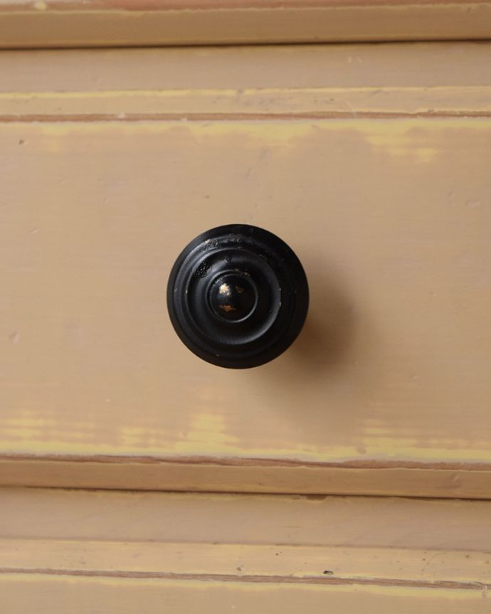 アンティークのキャビネット　アンティーク家具　アンティークのフレンチ家具、アイボリーペイントが可愛いナンバーチェスト付きワードローブ。持ちやすい取っ手。(m-490-f)