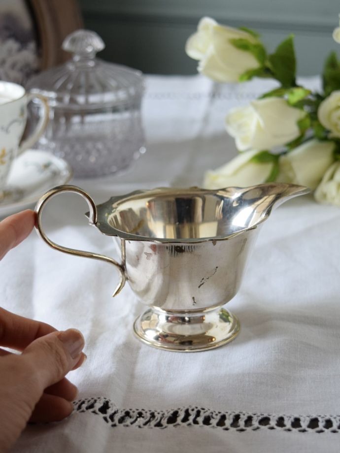 ミルクポット　シルバープレート 英国のアンティークミルクピッチャー、シルバープレートの優雅なミルク