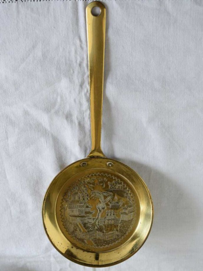 アンティークの真鍮オブジェ