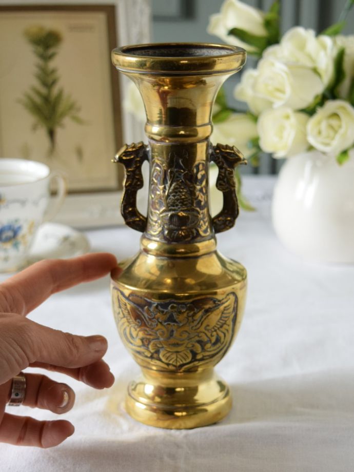 イギリスで見つけた真鍮の花器、豪華な雰囲気のアンティークのフラワー