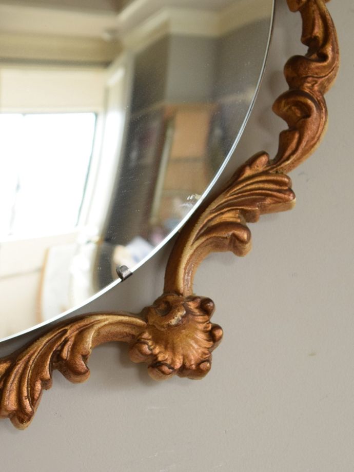 アンティークの鏡の装飾