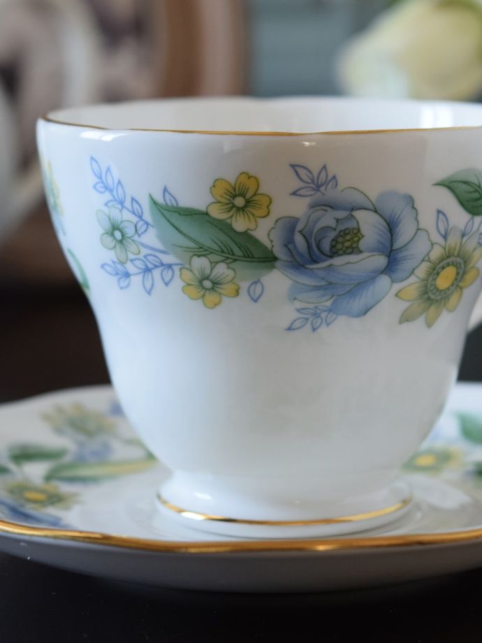 DUCHESSのアンティークのカップ＆ソーサー