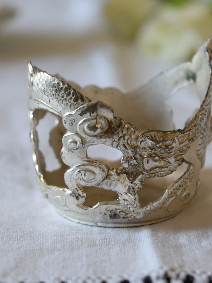 英国アンティークのシルバーエッグスタンド