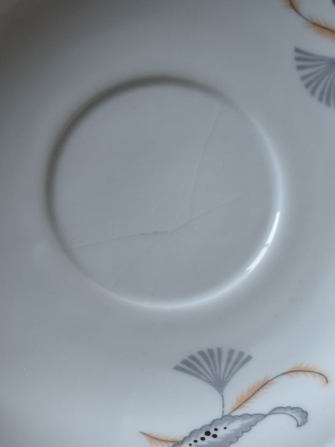 ヒビがあるのでSALE価格です