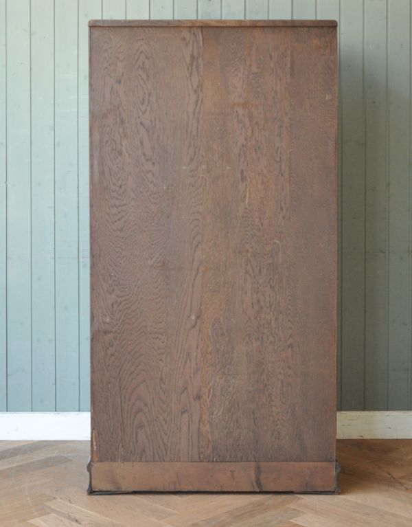 ワードローブ アンティーク家具 英国のアンティーク収納家具、引き出し付きのワードローブ。キチンとメンテナンスしてあるので、裏側もキレイです。(m-503-f)