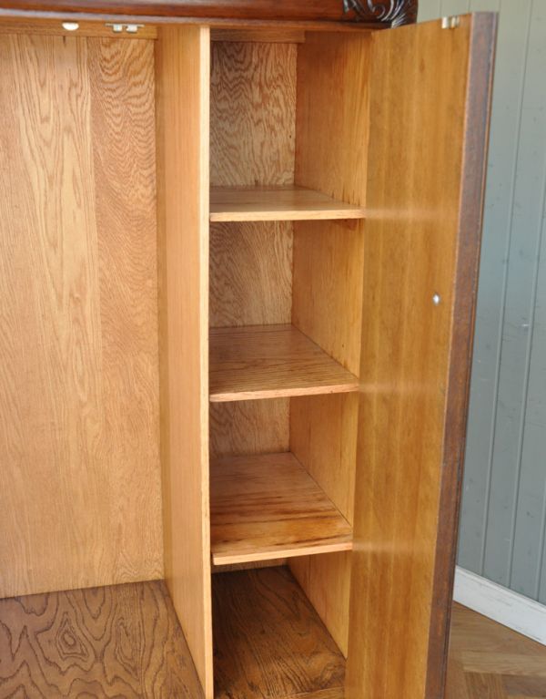 ワードローブ アンティーク家具 英国のアンティーク収納家具、引き出し付きのワードローブ。内側も木肌の色です。(m-503-f)