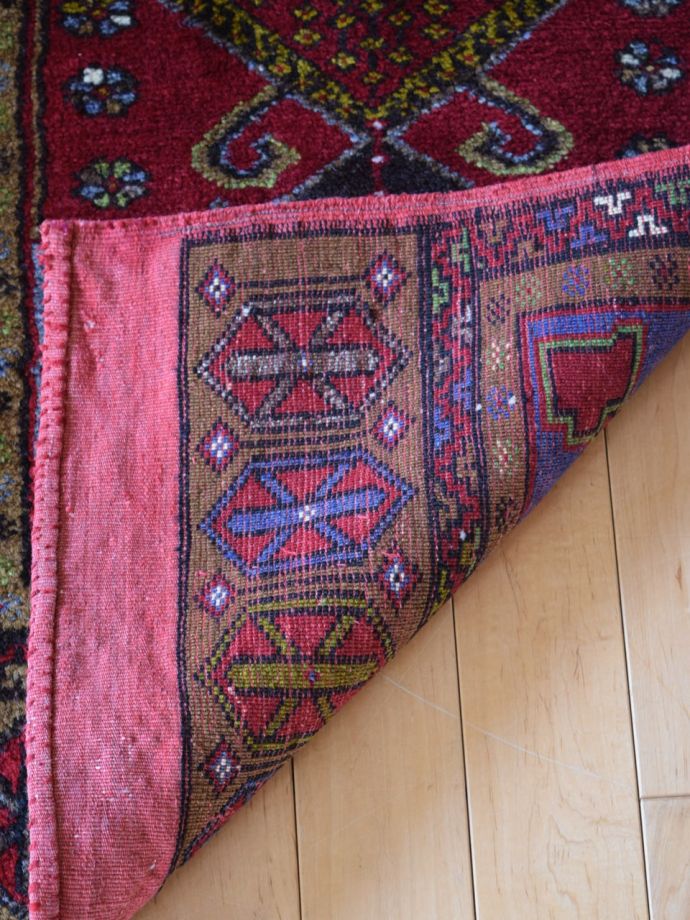 トライバルラグの裏面