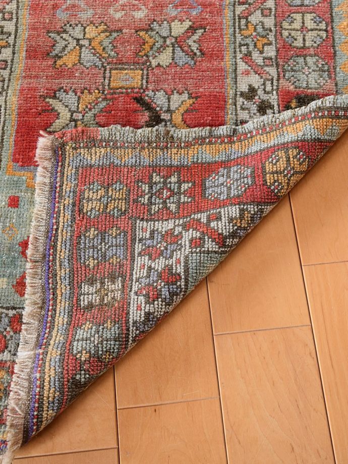 トライバルラグの裏面