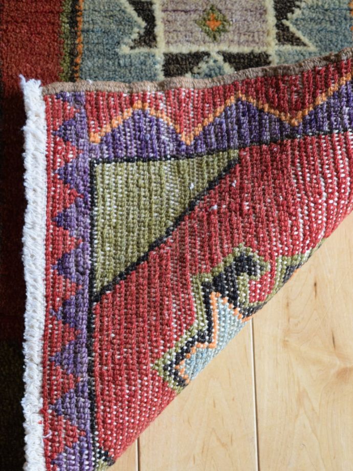 トライバルラグの裏面