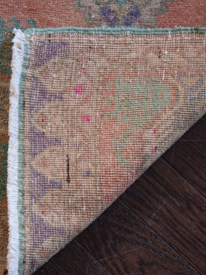 トライバルラグの裏面