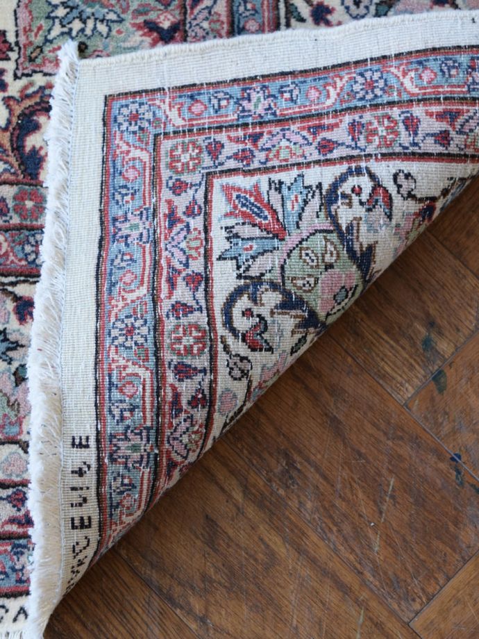 トライバルラグの裏面