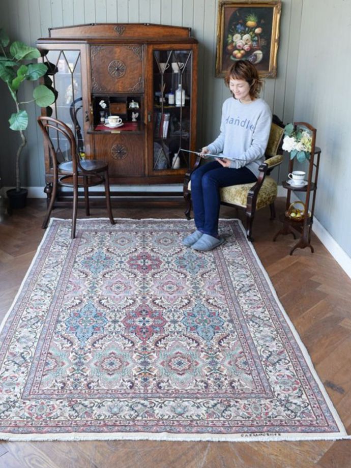 ビンテージのおしゃれな絨毯