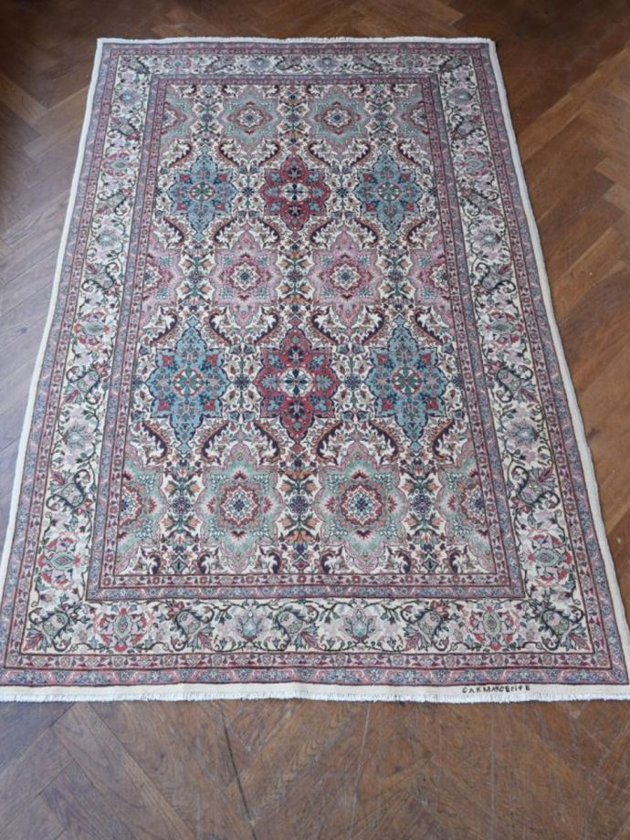 おしゃれなビンテージ絨毯