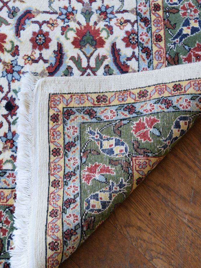 トライバルラグの裏面