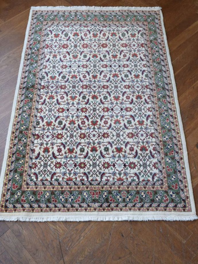 おしゃれなビンテージ絨毯