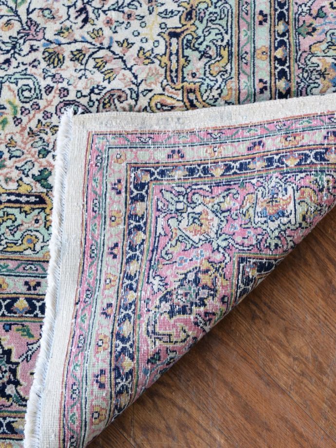 トライバルラグの裏面