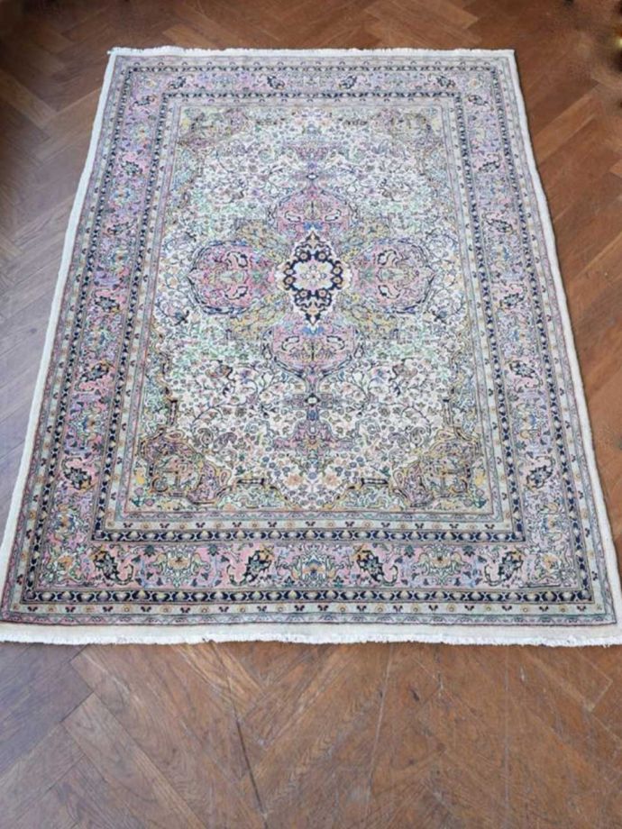 おしゃれなビンテージ絨毯