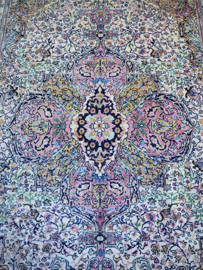 1点もののビンテージ絨毯