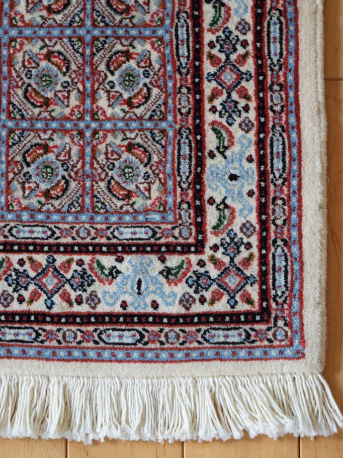 伝統織物のおしゃれなラグ