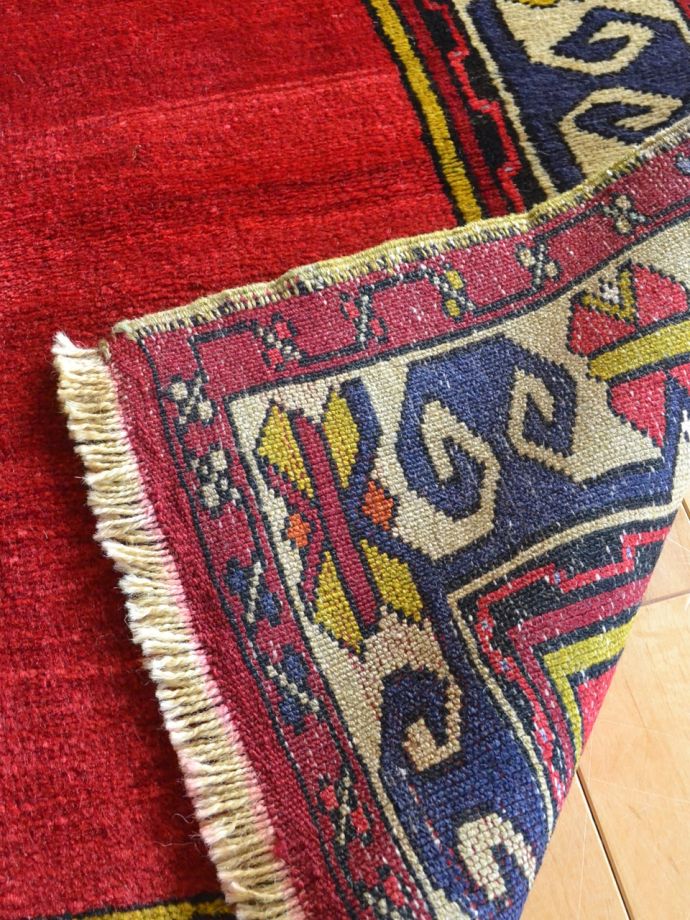 トライバルラグの裏面