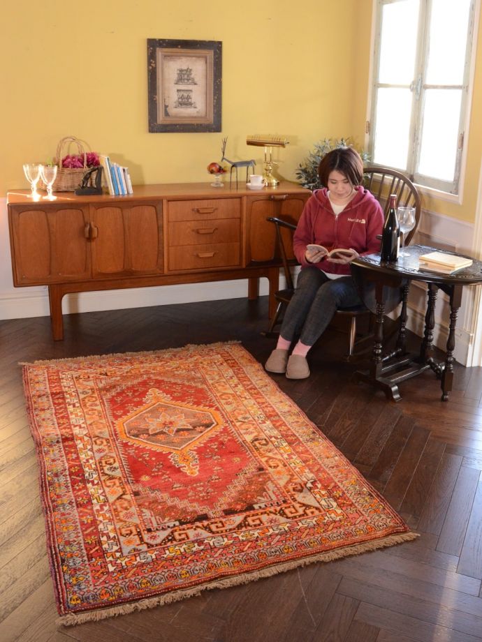 ビンテージのおしゃれな絨毯