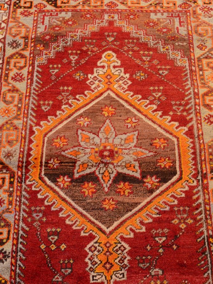 1点もののビンテージ絨毯