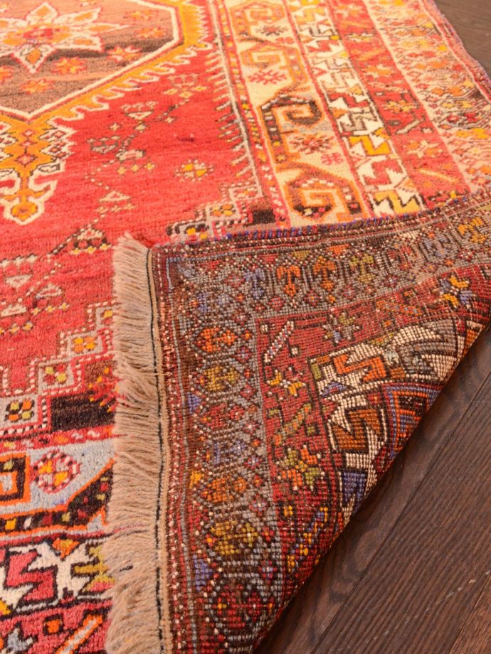 トライバルラグの裏面