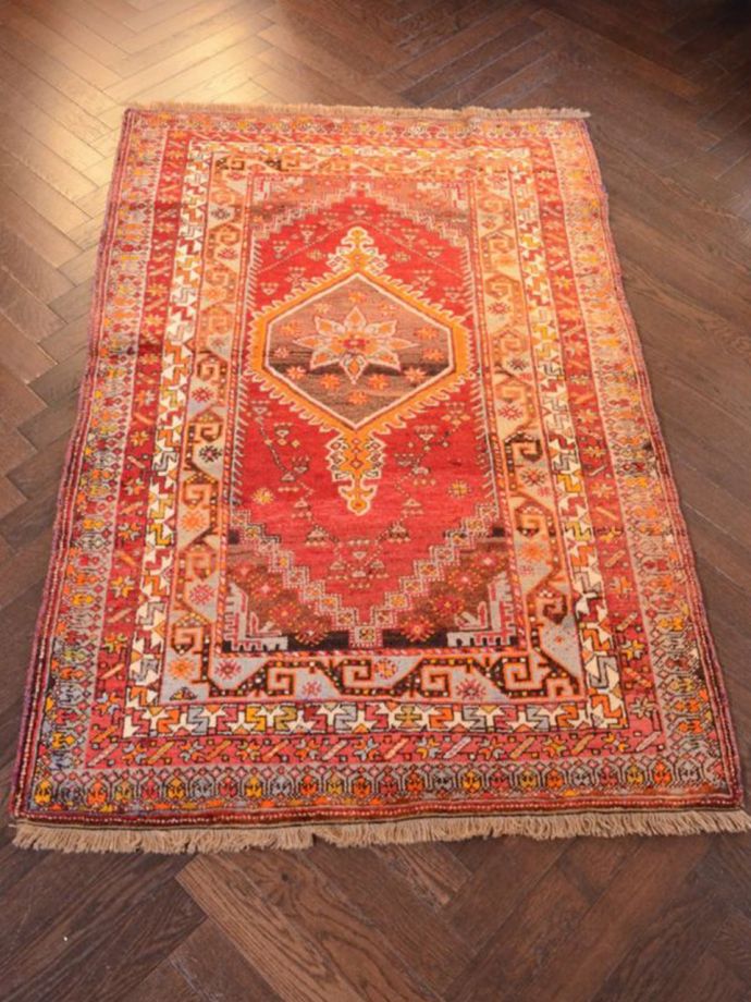 おしゃれなビンテージ絨毯