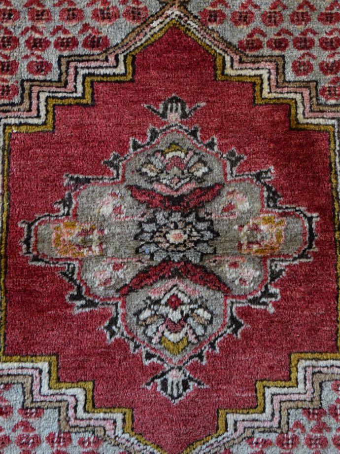 1点もののビンテージ絨毯