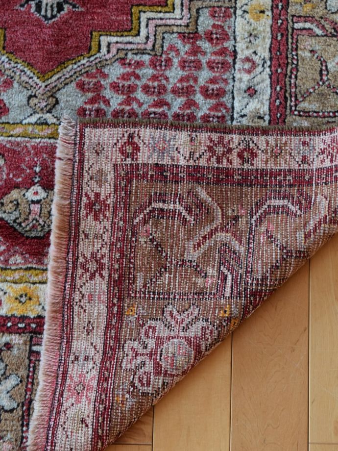 トライバルラグの裏面