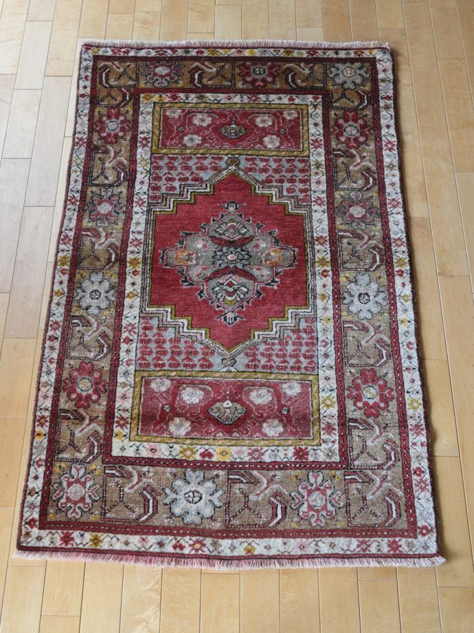 おしゃれなビンテージ絨毯