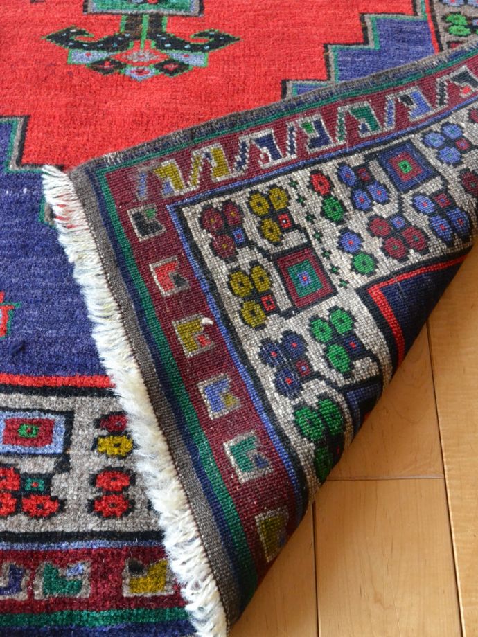 トライバルラグの裏面