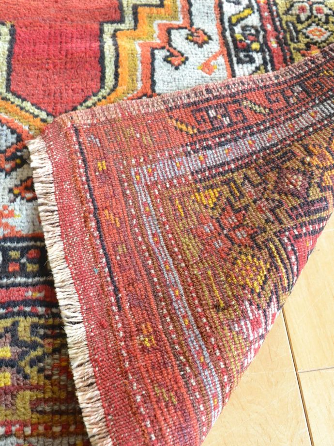 トライバルラグの裏面