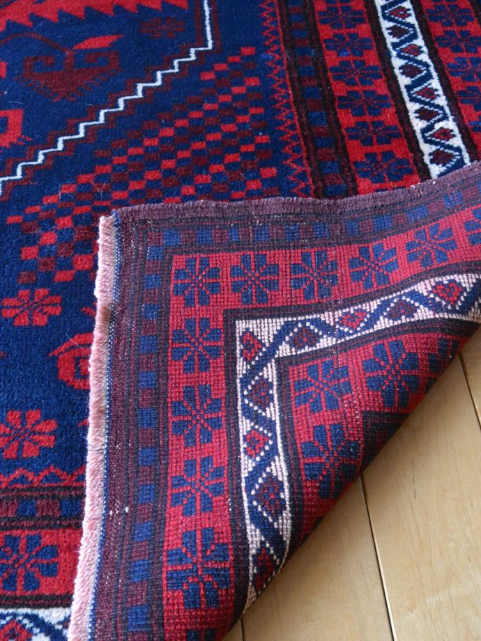 トライバルラグの裏面