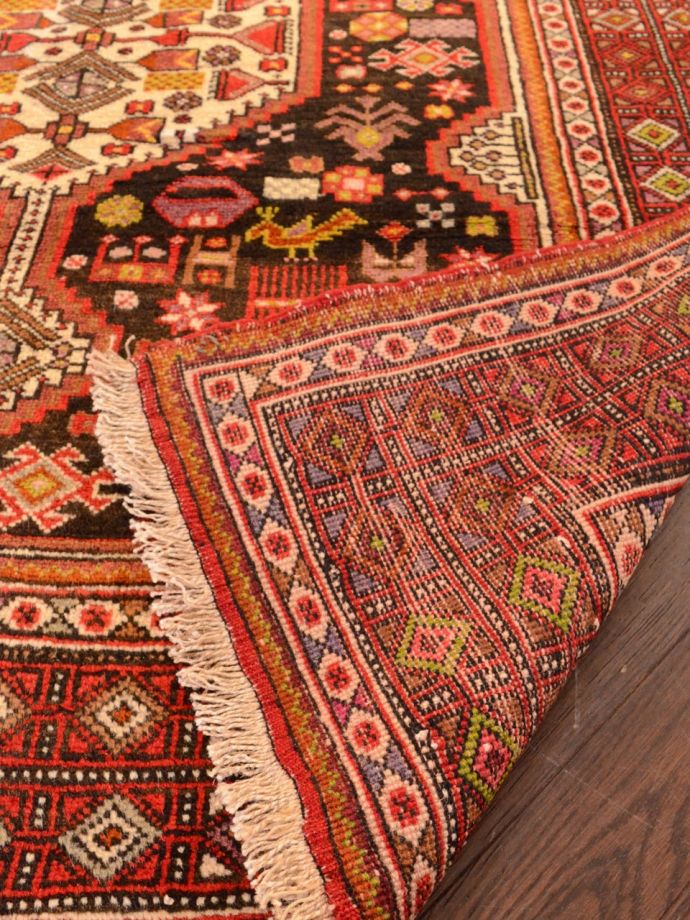 トライバルラグの裏面