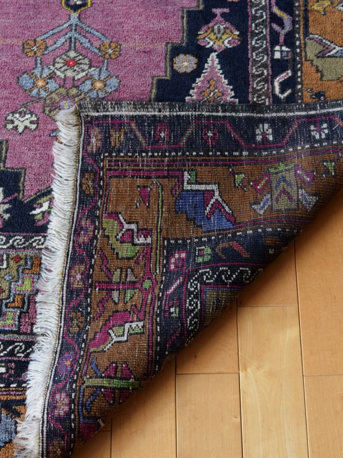 トライバルラグの裏面