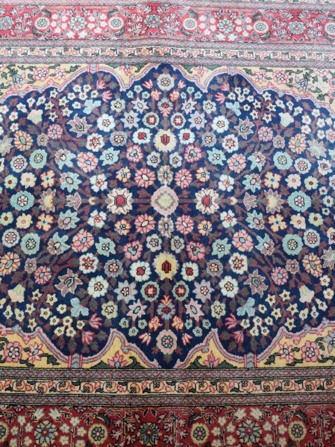 1点もののビンテージ絨毯