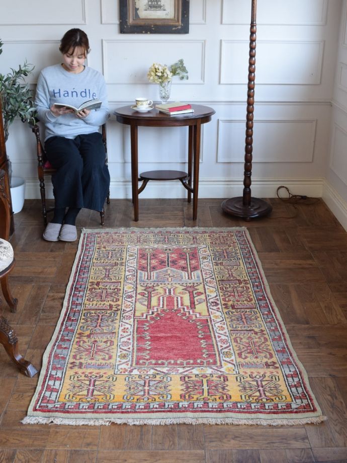 ビンテージのおしゃれな絨毯