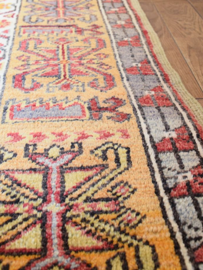 ヴィンテージのトライバルラグ