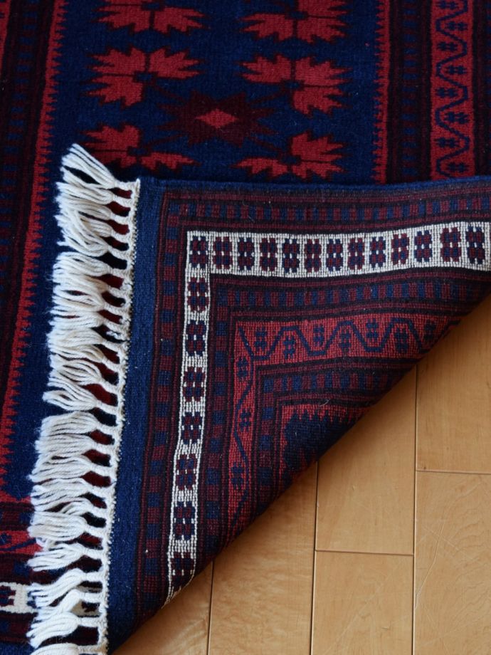 トライバルラグの裏面