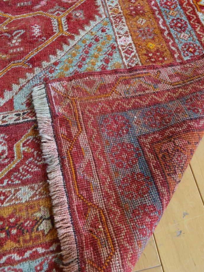 トライバルラグの裏面