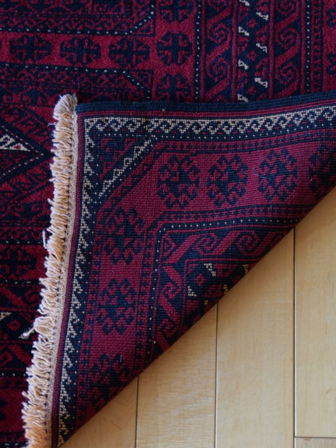 トライバルラグの裏面