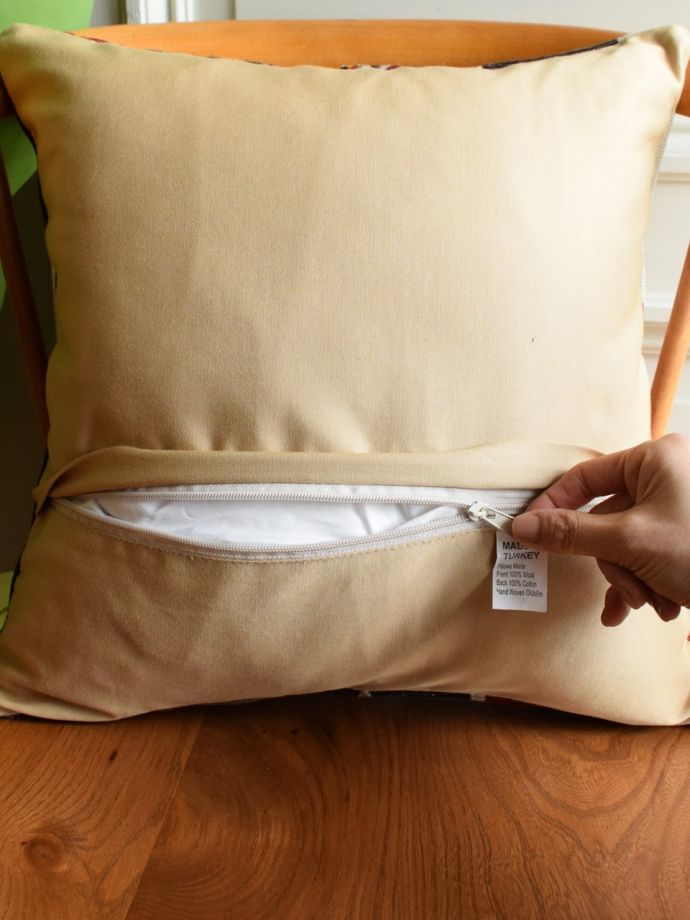 オールドキリムを使った、プトラック（Pitrak）モチーフのクッション